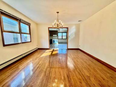 Main picture of 25 Lincoln Ave E