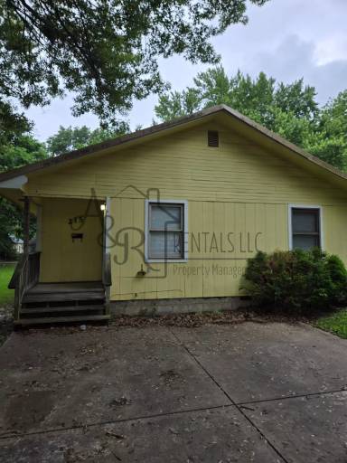 Main picture of 215 W Forest St