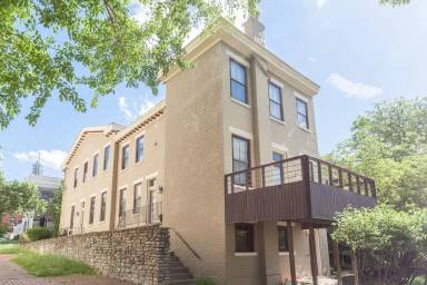 Main picture of 104 W 5th St