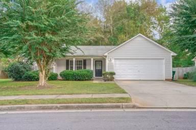 Main picture of 482 Sarahs Ln