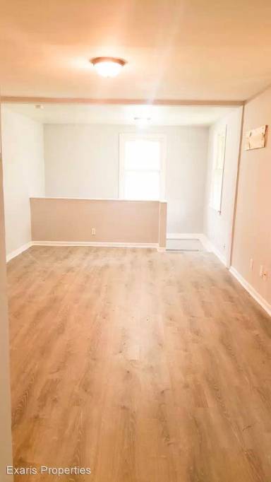 Main picture of 9946 Meadow Ave