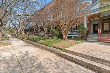 Main picture of 2713 N Calvert St