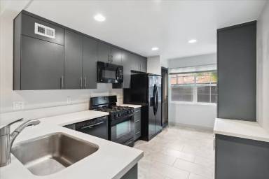 Main picture of 3641 N 15th Ave