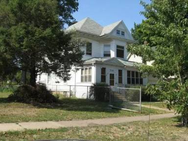 Main picture of 732 W 3rd St