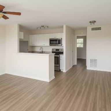 Main picture of 690 Kingsbridge St