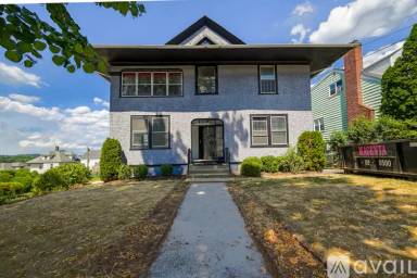 Main picture of 27 Tibbits Ave