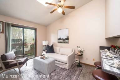 Main picture of 261 W Wood St