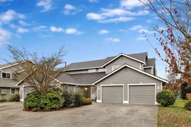 Main picture of 521 Main Pl