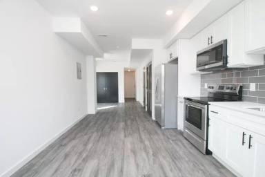 Main picture of 39 N Farson St