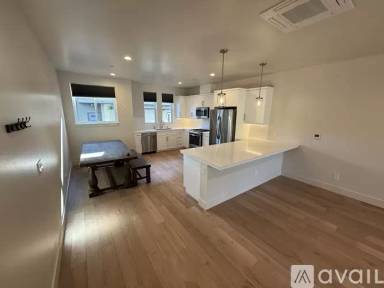 Main picture of 2375 Victoria Ave