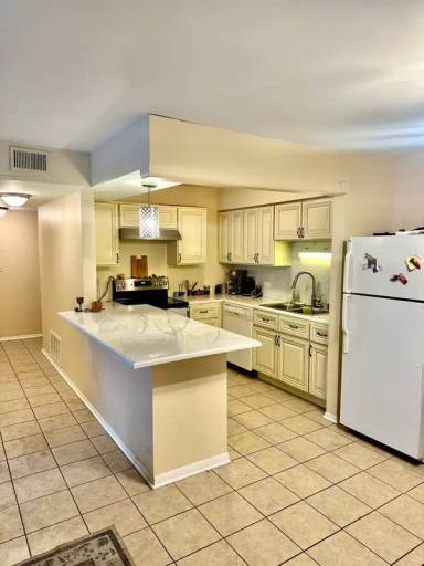 Main picture of 6169 Knoll Wood Rd