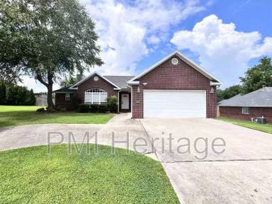 Main picture of 208 Tunbridge Dr