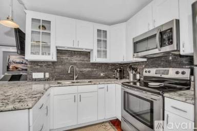 Main picture of 1340 N Dearborn St