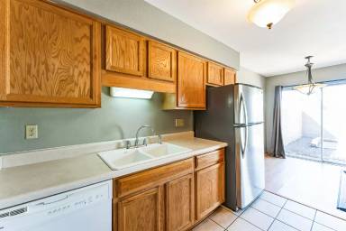Main picture of 2338 W Lindner Ave