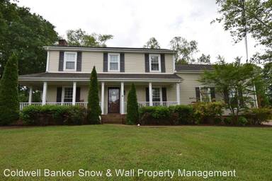 Main picture of 708 N Lake Cir