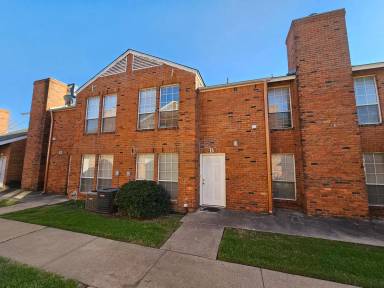 Main picture of 1400 Darr St