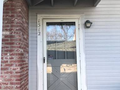 Main picture of Colonial Oaks Condominums