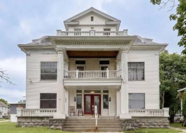 Main picture of 1025 N Washington Ave