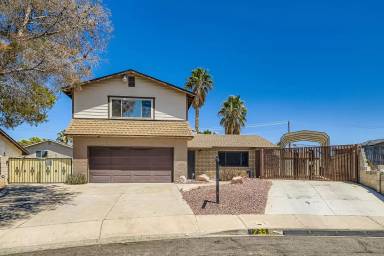 Main picture of 733 Strawberry Pl