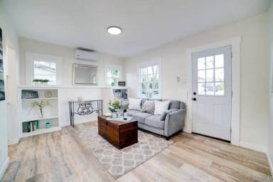 Main picture of 3175 Polk Ave