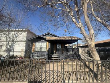 Main picture of 3011 W Cesar E Chavez Blvd