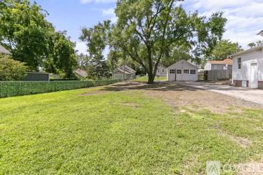 Main picture of 2320 N 63rd St