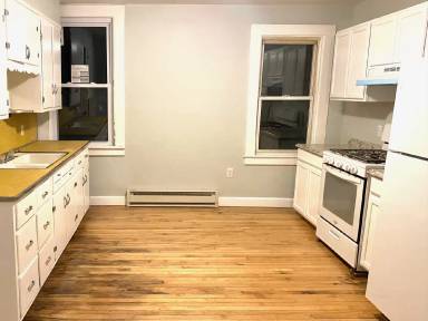 Main picture of 271 E Main St