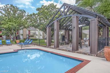 Main picture of 8740 Westheimer Rd