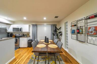 Main picture of 4122 Travis St