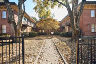 Main picture of Eighth St Apartments