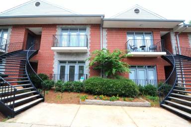 Main picture of 1570 S Lumpkin St