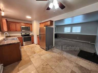 Main picture of 825 N Park St