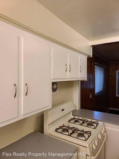 Main picture of 332 E Lake St