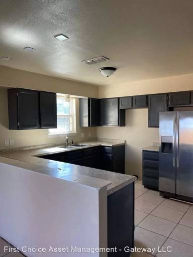Main picture of 811 E Del Mar Blvd