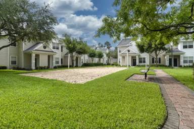 Main picture of 1300 Eastern Pecan Pl