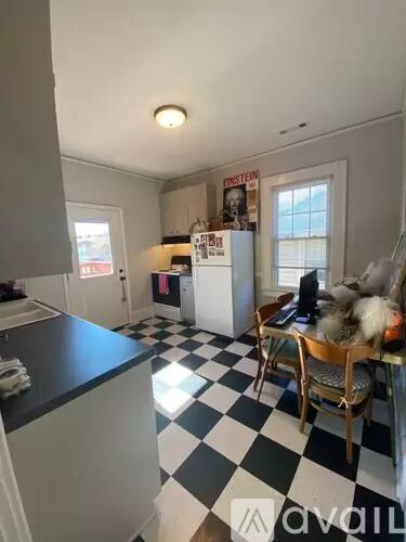 Main picture of 622 W 1st St