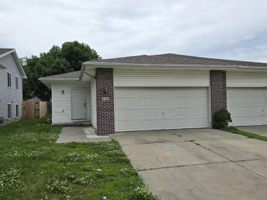 Main picture of 748 W Belmont Ave
