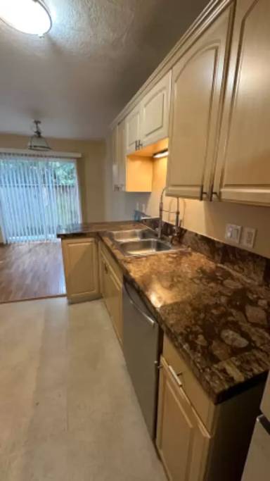 Main picture of 8421 NE 36th Cir
