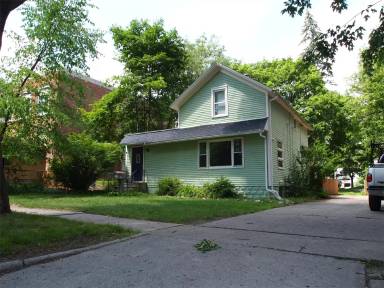 Main picture of 184 Oak St