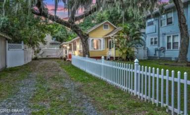 Main picture of 611 Seaman Pl