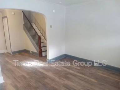 Main picture of 206 W Railroad St