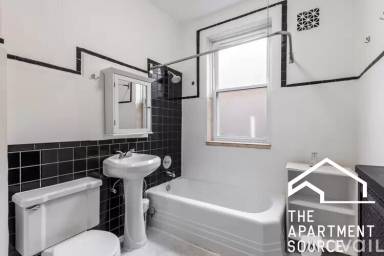 Main picture of 2042 W Armitage Ave