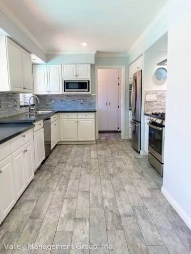 Main picture of 1577 Shaw Dr