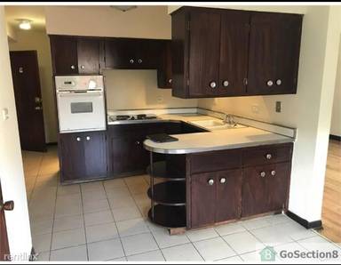 Main picture of 3125 W 79th St