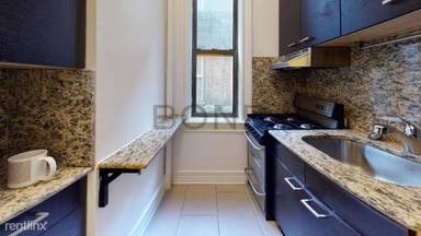 Main picture of 338 E 70th St