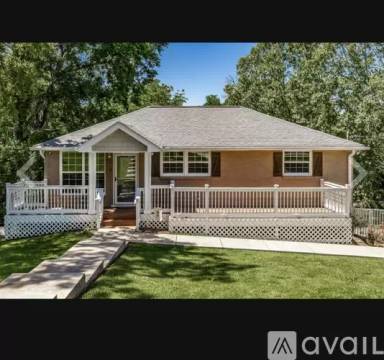 Main picture of 907 N Graycroft Ave