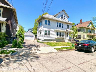Main picture of 52 Adams St