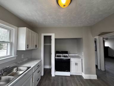 Main picture of 20470 Lindbergh Ave