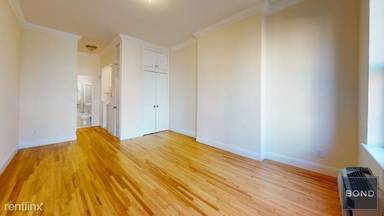 Main picture of 210 E 83rd St