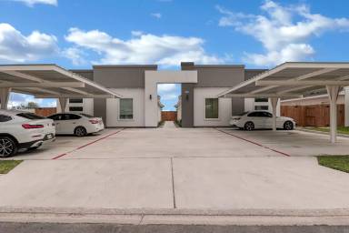 Main picture of 448 E Acacia St